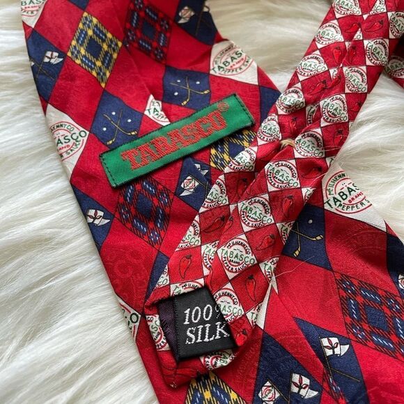 Tabasco 100% Silk Hot Pepper Sauce Tie - Picture 2 of 3